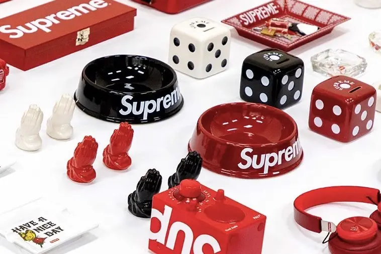 Câu chuyện ngắn gọn về những bộ đồ gia dụng tuyệt vời nhất của Supreme