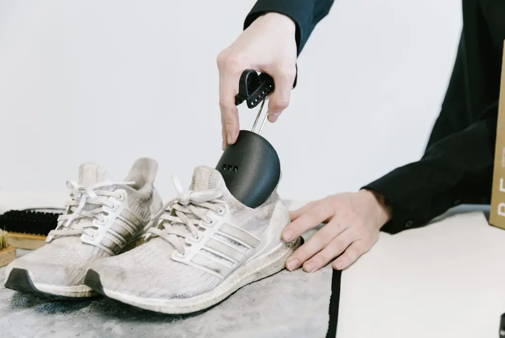 Hinh anh 1: Cach de lam sach va bao quan doi UltraBoost cua cac cac tin do Adidas