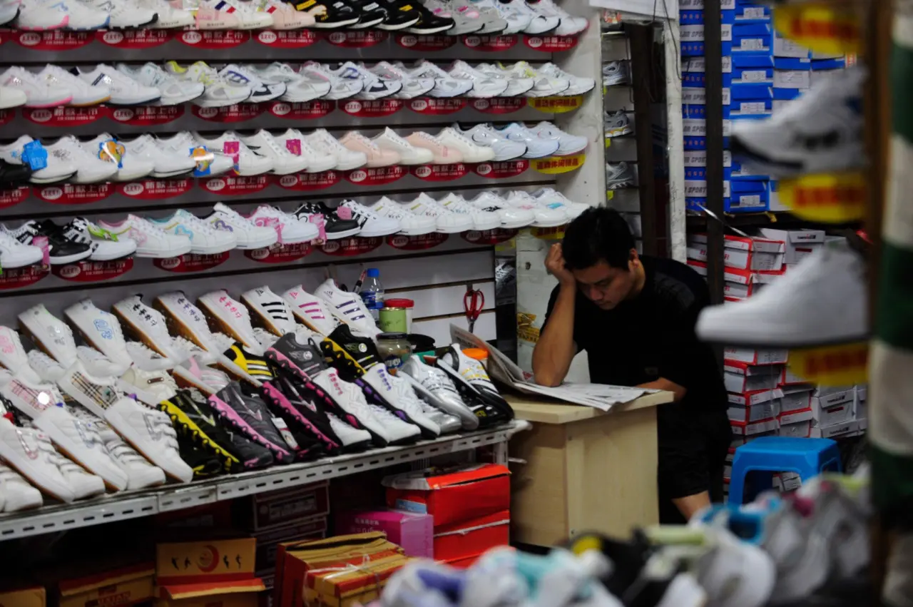 Tại sao Sneaker mua từ Mỹ về vẫn Made in Vietnam?