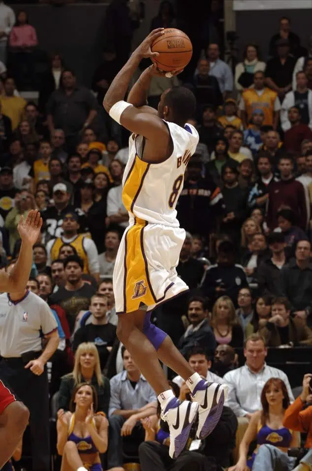 Top những đôi giày đã cùng Kobe Bryant để lại khoảnh khắc tuyệt vời trên sân đấu ( P1)
