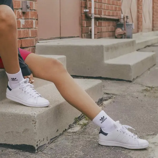 https://authentic-shoes.com/blogs/news/cau-chuyen-ve-su-thanh-cong-cua-doi-giay-quoc-dan-adidas-stan-smith