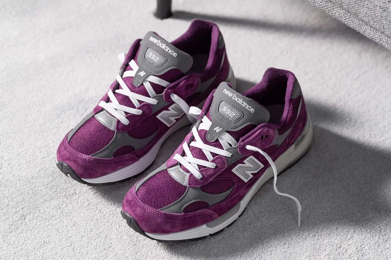 New Balance’s 992 “Purple Grey” trở lại với phối màu "tím mộng mơ" cực độc lạ