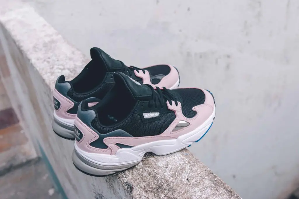 Lịch sử ra đời của Adidas Falcon - đôi giày lấy cảm hứng từ thập niên 90 cực đẹp Lịch sử ra đời của Adidas Falcon - đôi giày lấy cảm hứng từ thập niên 90 cực đẹp