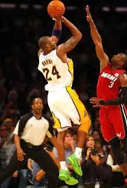 Top những đôi giày đã cùng Kobe Bryant để lại khoảnh khắc tuyệt vời trên sân đấu ( P1)