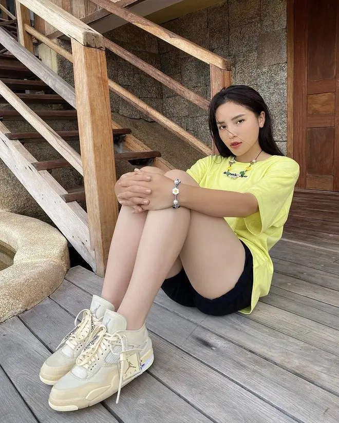 Nike Air Jordan 4 x Off-White Sail - đôi giày làm chao đảo cả showbiz Việt Nike Air Jordan 4 x Off-White Sail - đôi giày làm chao đảo cả showbiz Việt
