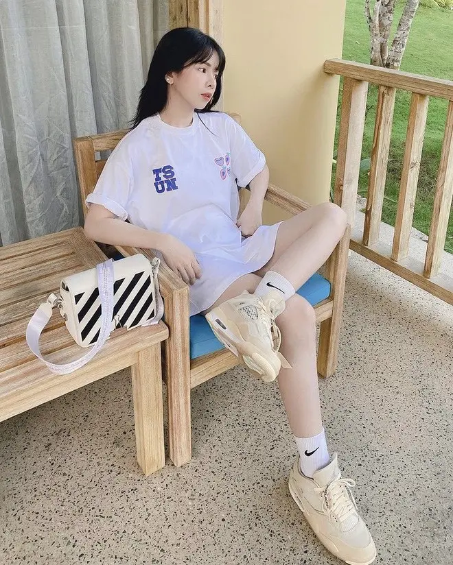 Nike Air Jordan 4 x Off-White Sail - đôi giày làm chao đảo cả showbiz Việt Nike Air Jordan 4 x Off-White Sail - đôi giày làm chao đảo cả showbiz Việt