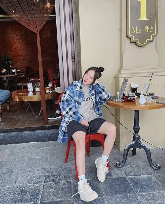 Nike Air Jordan 4 x Off-White Sail - đôi giày làm chao đảo cả showbiz Việt Nike Air Jordan 4 x Off-White Sail - đôi giày làm chao đảo cả showbiz Việt