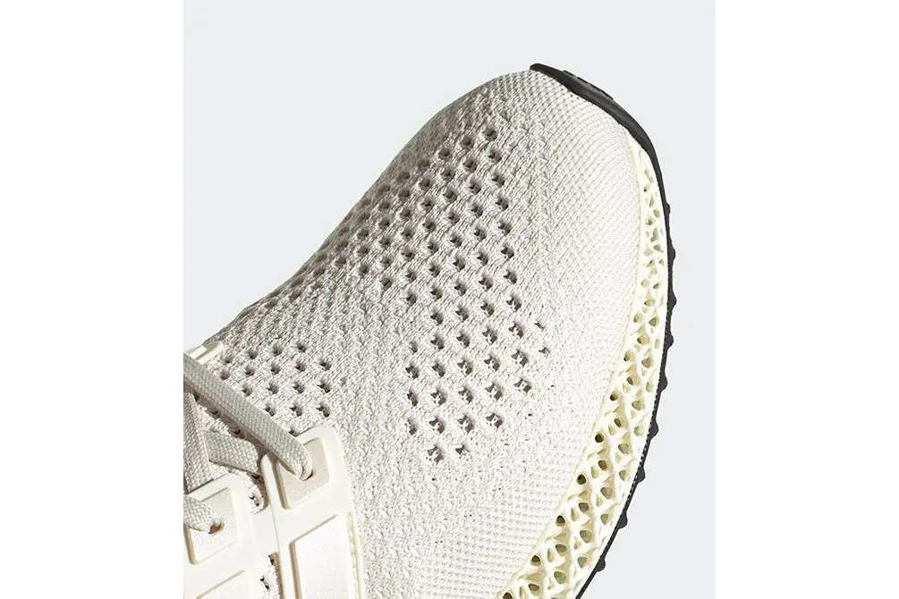 adidas Ultra4D "Footwear White/Core White" hứa hẹn sự bùng nổ trong thời gian tới