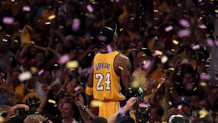 Spalding Vinh danh sự nghiệp lẫy lừng của Kobe Bryant với quả bóng rổ 'Hall of Fame' mới nhất