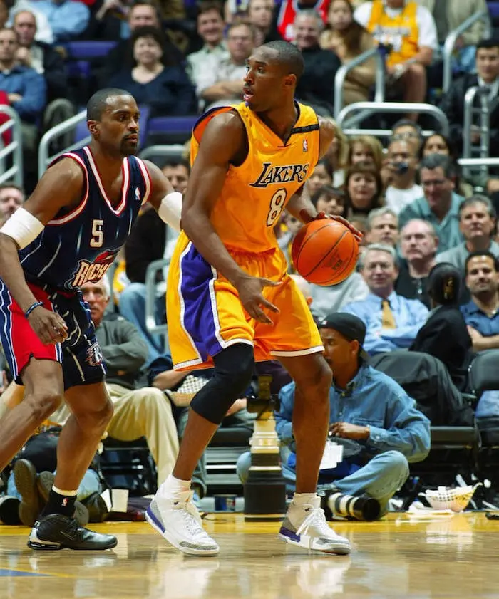 Top những đôi giày đã cùng Kobe Bryant để lại khoảnh khắc tuyệt vời trên sân đấu ( P1)