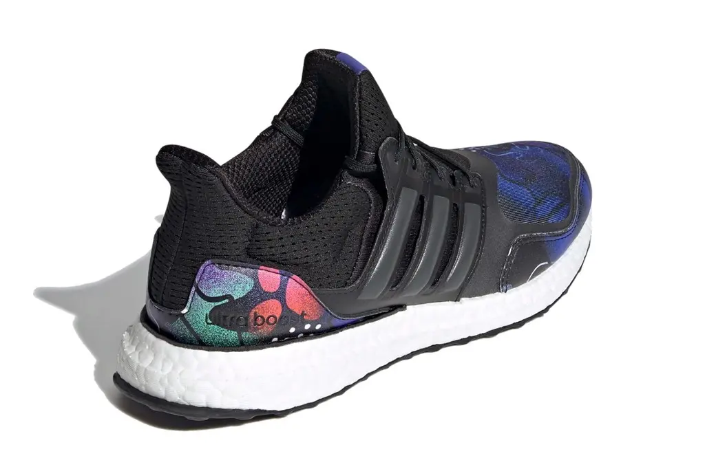 Nghệ sĩ Jordan E. Moss mang đến đồ họa đầy màu sắc cho adidas UltraBOOST DNA