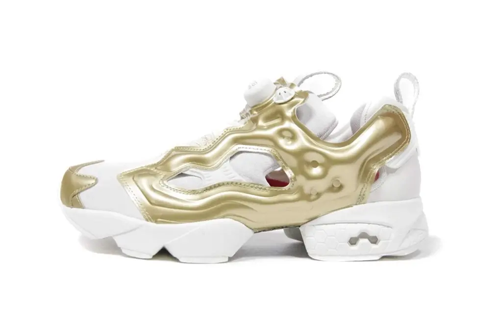 Reebok kết thúc Instapump Fury OG của mình trong "Chalk/Gold Metallic/China Red" cho Tết Nguyên Đán