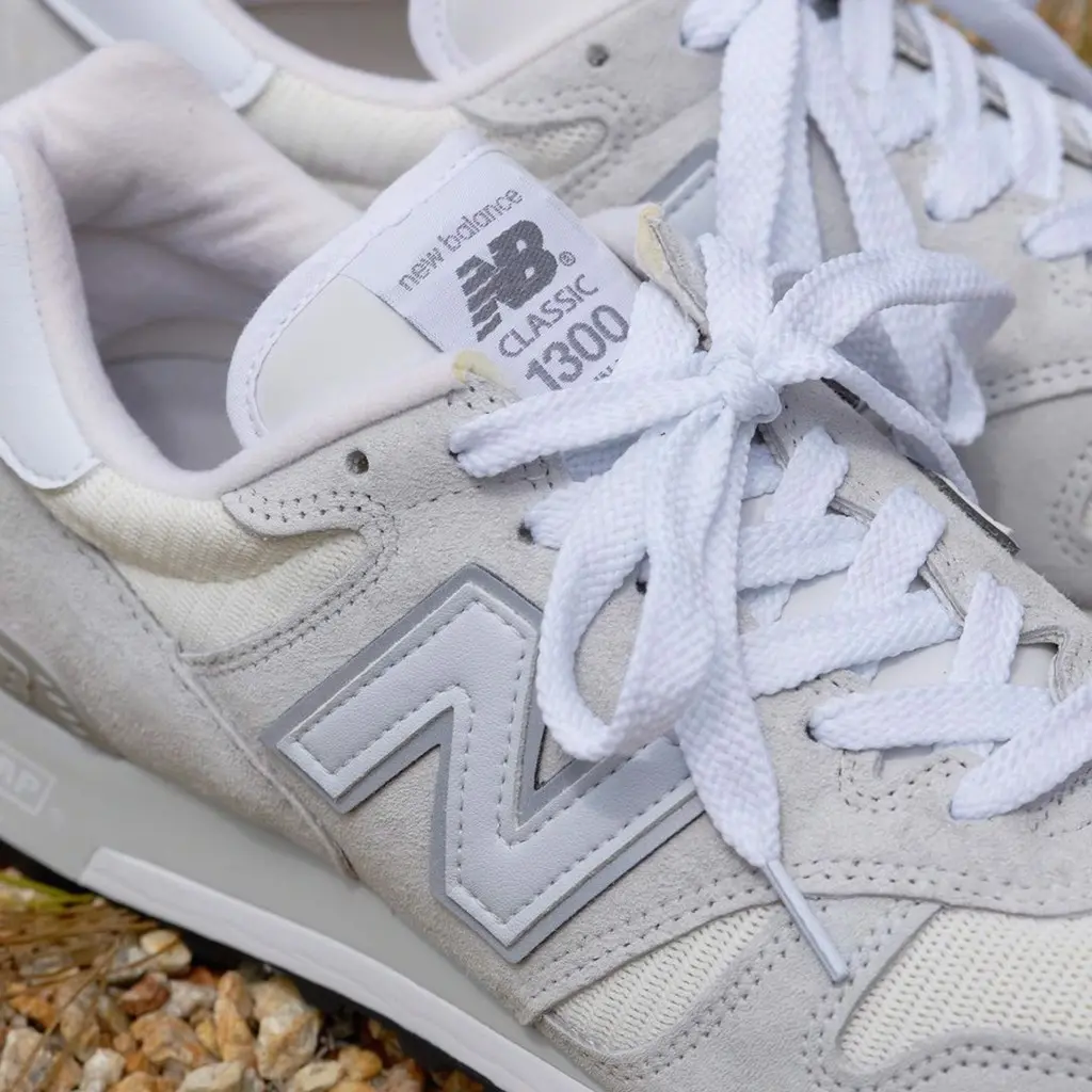 New Balance vẽ một trời mây bồng bềnh lên phiên bản 1300 mới nhất New Balance vẽ một trời mây bồng bềnh lên phiên bản 1300 mới nhất