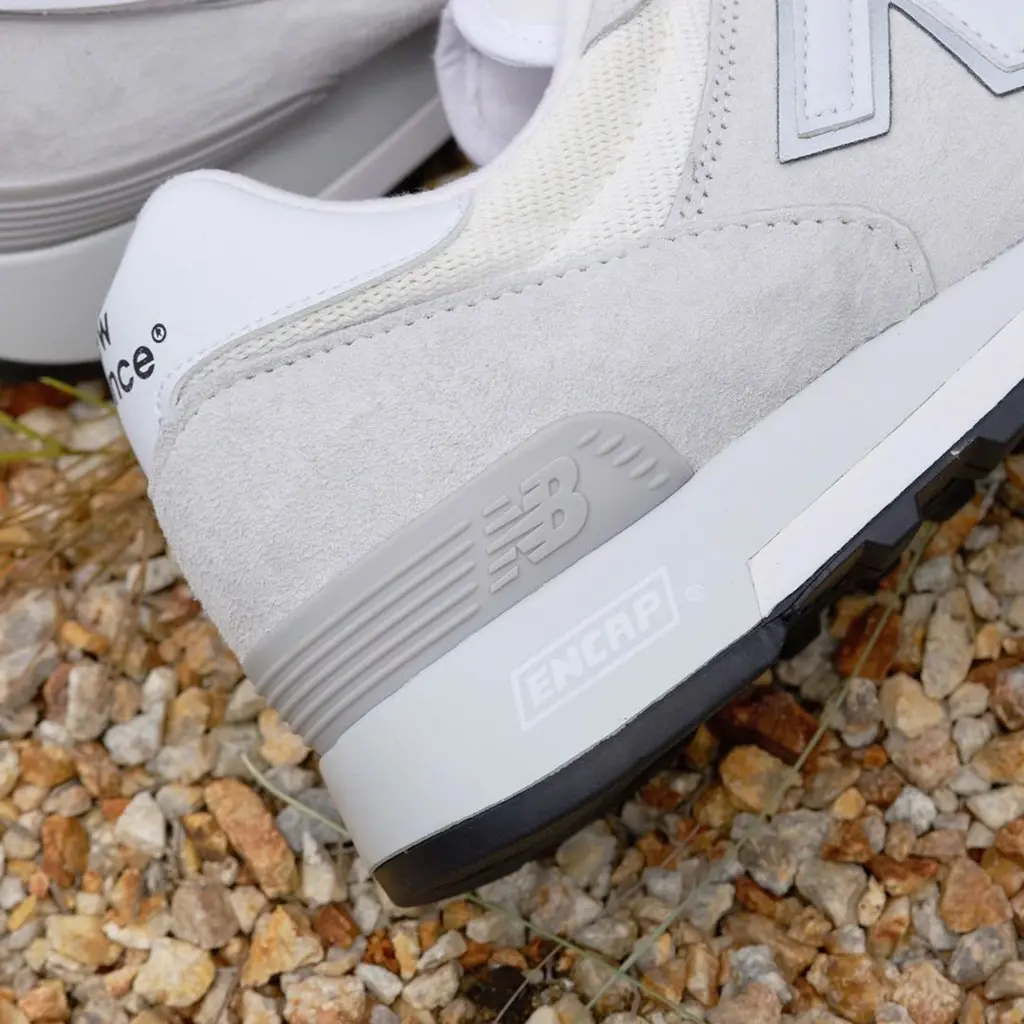 New Balance vẽ một trời mây bồng bềnh lên phiên bản 1300 mới nhất New Balance vẽ một trời mây bồng bềnh lên phiên bản 1300 mới nhất
