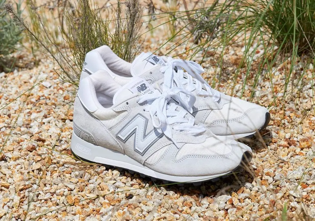 New Balance vẽ một trời mây bồng bềnh lên phiên bản 1300 mới nhất New Balance vẽ một trời mây bồng bềnh lên phiên bản 1300 mới nhất