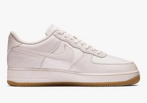 Nike Air Force 1 GORE-TEX “Sail” - người em phiên bản lỗi của Travis Scott?