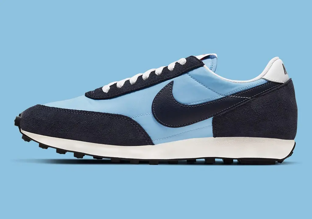 Nike Daybreak cổ điển đã tìm đến với phối màu hiện đại đặc trưng Armory Blue và Obsidian