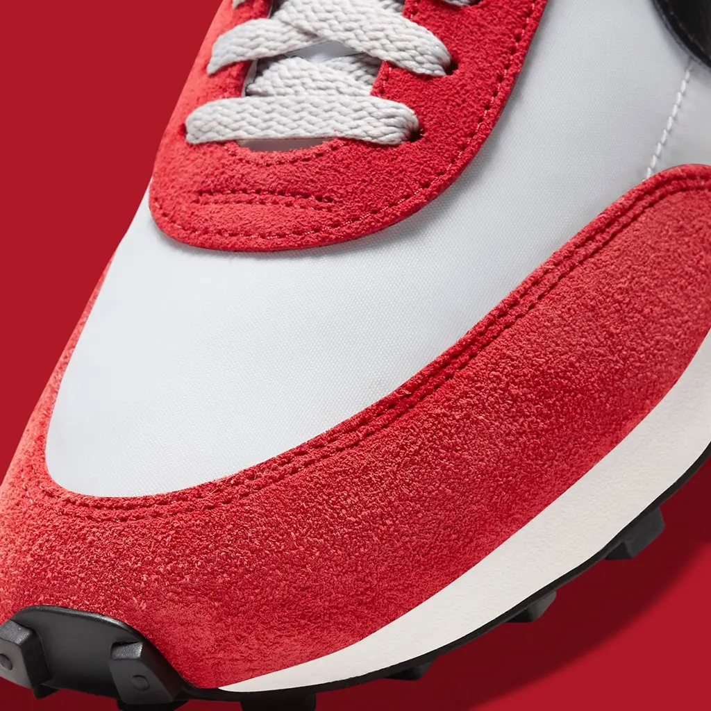 Nike Daybreak trở lại trong một Colorway gợi nhớ “Chicago”