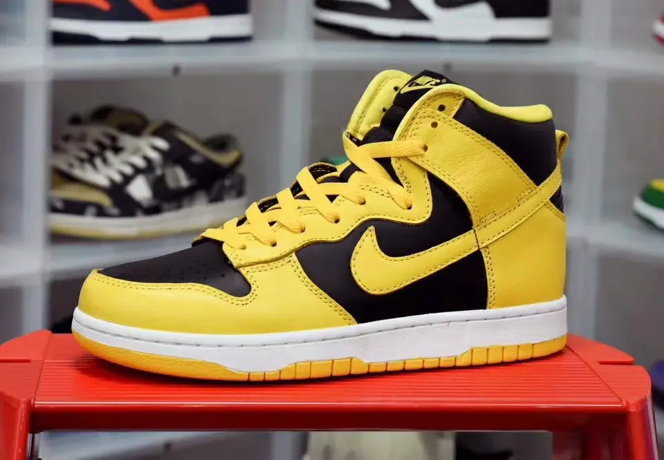 Nike Dunk High "Varsity Maize"