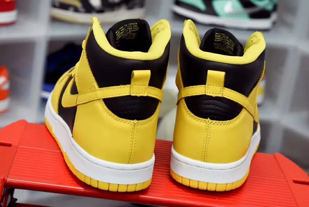 Nike Dunk High "Varsity Maize"