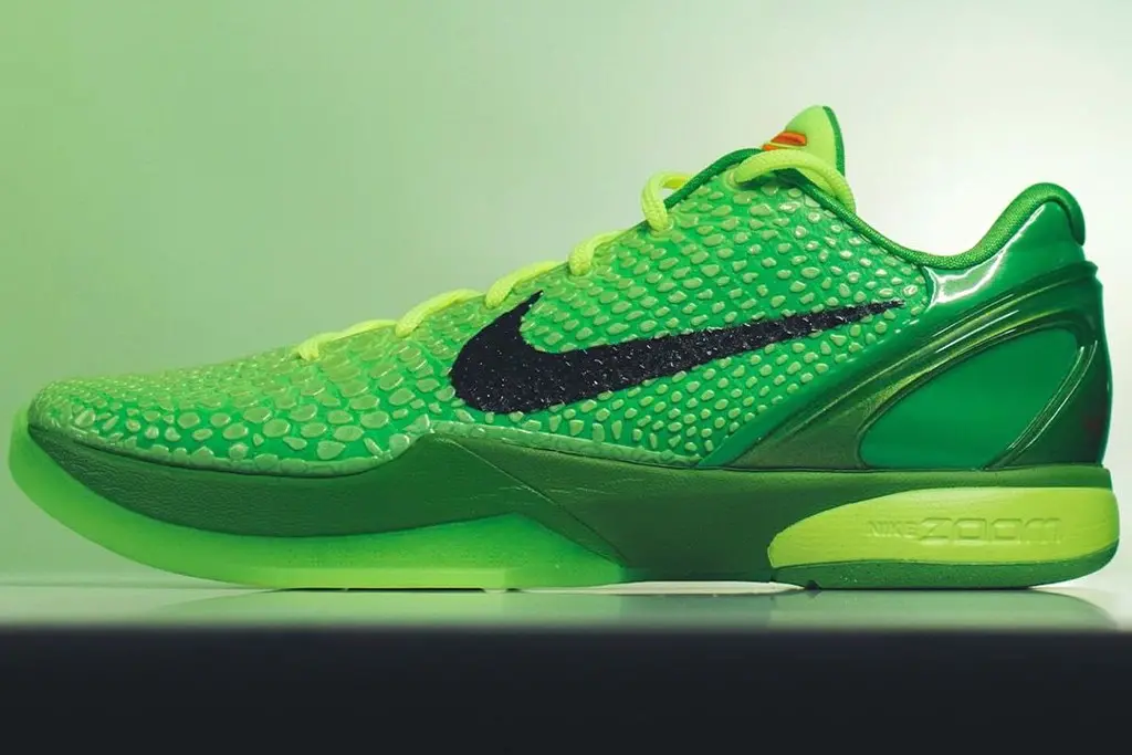Hinh anh 4: Phoi mau Grinch huyen thoai duoc lam lai tren sieu pham Nike Kobe 6 Protro cho dip giang sinh sap toi 🌲🌲🌲