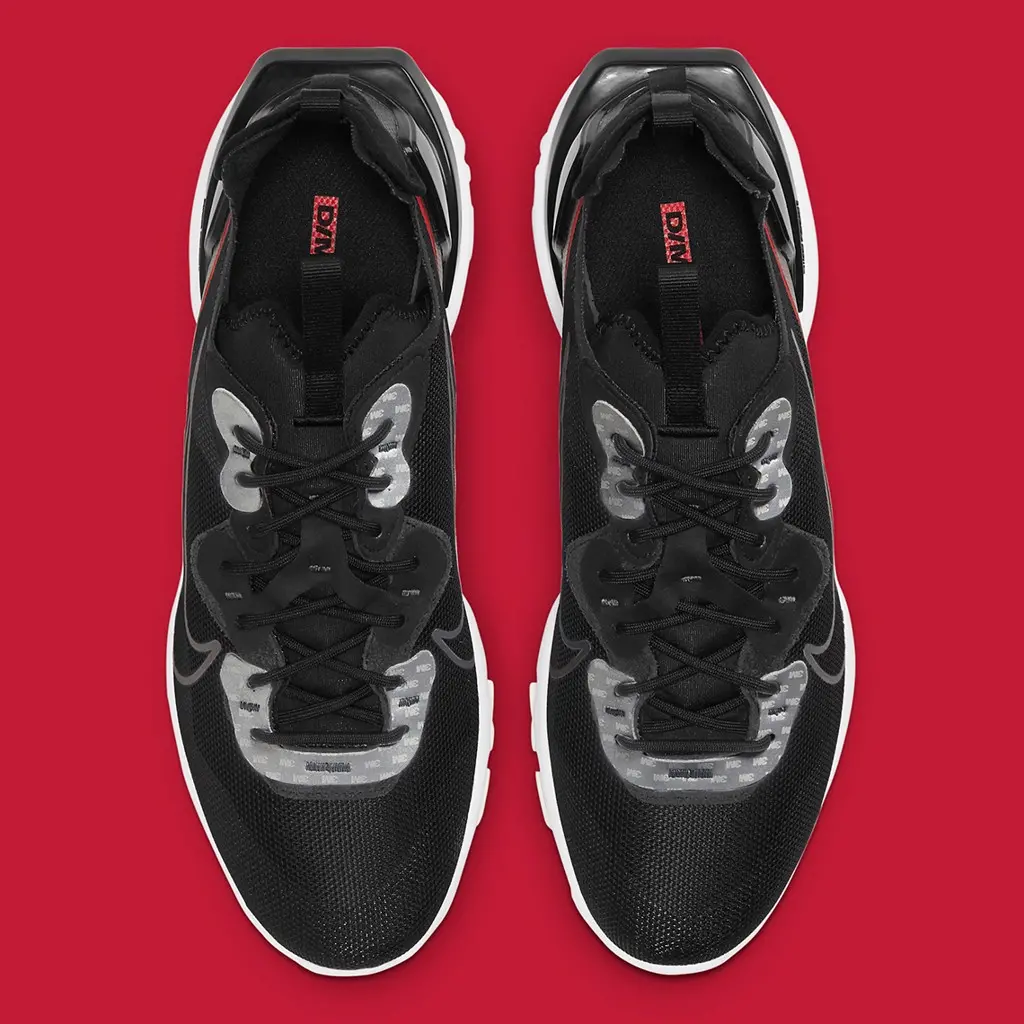 Nike React 3M đen huyền ảo cùng với những đường nét màu đỏ khiêm tốn Nike React 3M đen huyền ảo cùng với những đường nét màu đỏ khiêm tốn