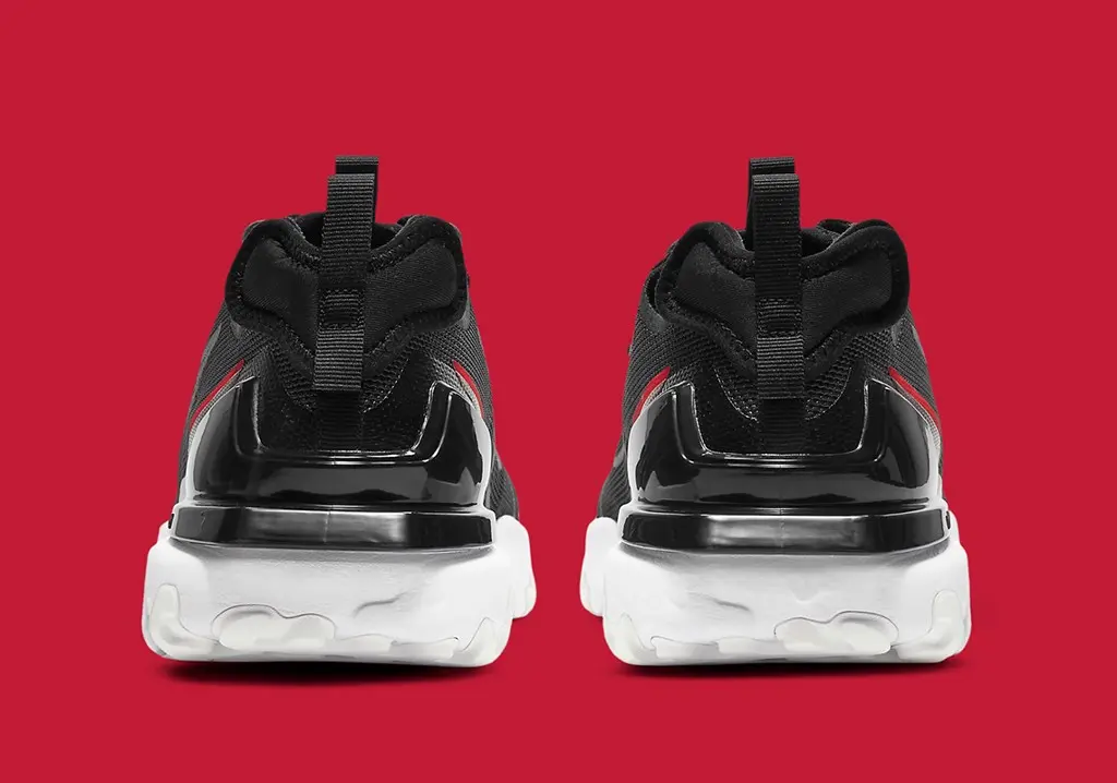 Nike React 3M đen huyền ảo cùng với những đường nét màu đỏ khiêm tốn Nike React 3M đen huyền ảo cùng với những đường nét màu đỏ khiêm tốn