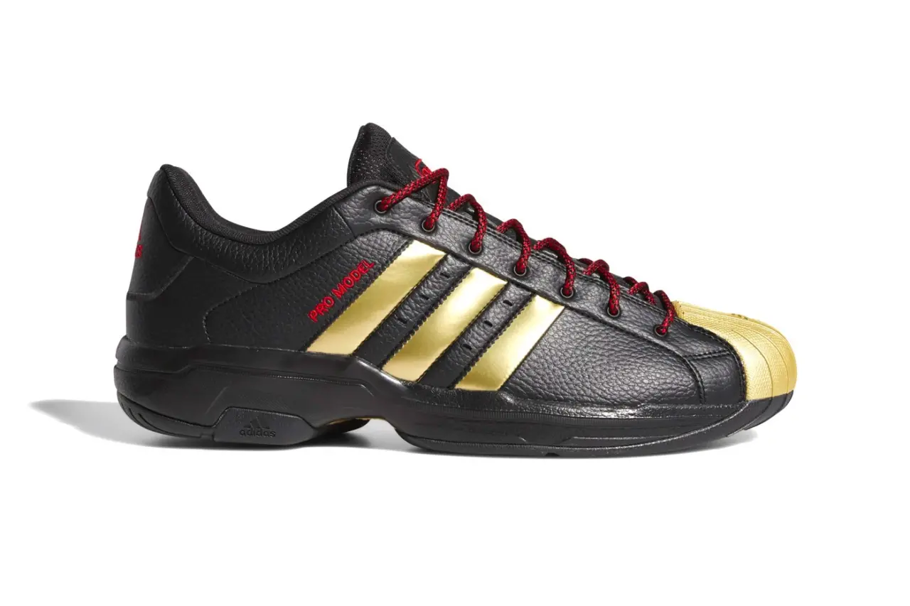 Adidas cuối cùng cũng trở lại với phiên bản Tết Nguyên đán cho riêng mình Adidas cuối cùng cũng trở lại với phiên bản Tết Nguyên đán cho riêng mình