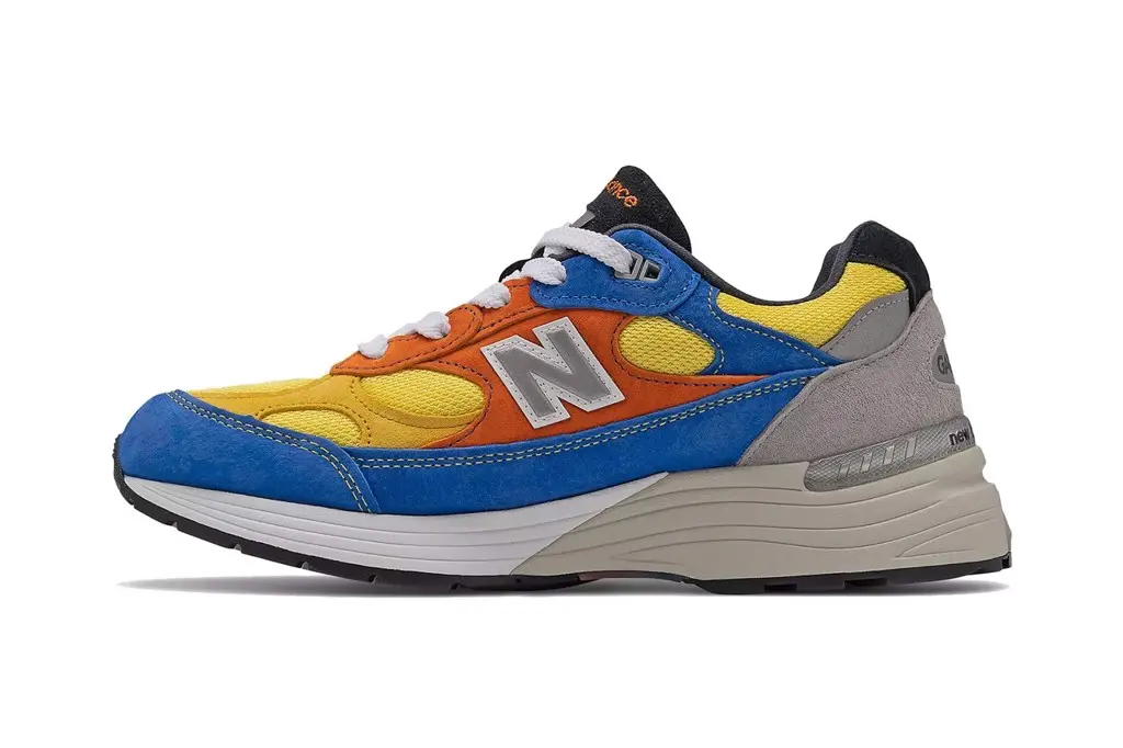 New Balance 992 nổi bật với phối màu "Gap Year" của Darius Bazley