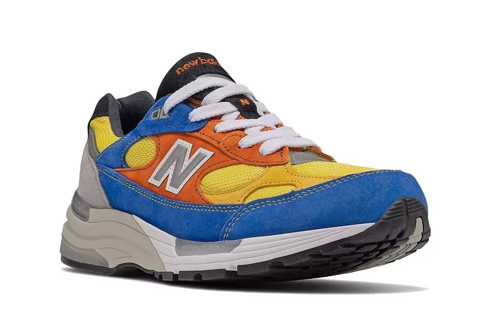 New Balance 992 nổi bật với phối màu "Gap Year" của Darius Bazley