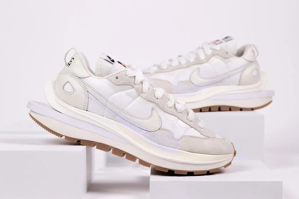 sacai-va-nike-tiep-tuc-bat-tay-nhau-trong-phoi-mau-moi-nhat-cua-vaporwaffle-mang-ten-sail