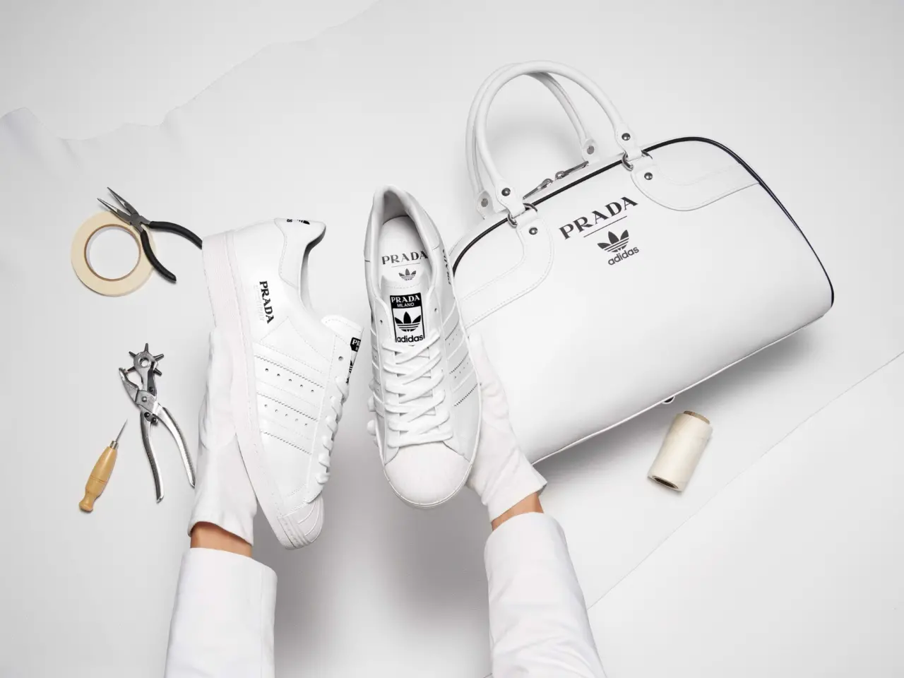 Hinh anh 9: Vi sao Prada x adidas Superstar co gia 500 USD? Co gi dac biet trong quy trinh san xuat?