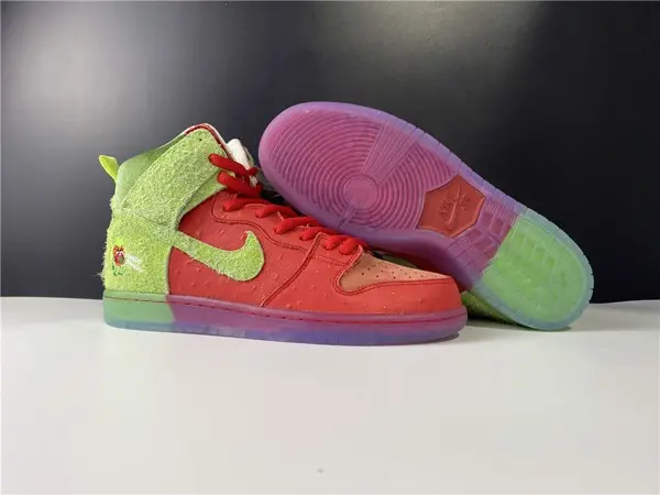 SB Dunk High “Strawberry Cough” – Bé dâu tây hay ho