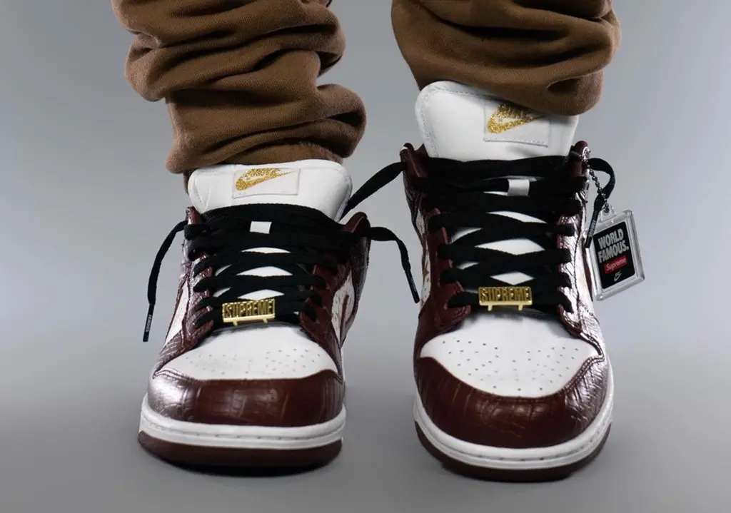Supreme x Nike SB Dunk Low “Barkroot Brown” Lại thêm một bản collab hoành tráng từ 2 ông lớn làng thời trang