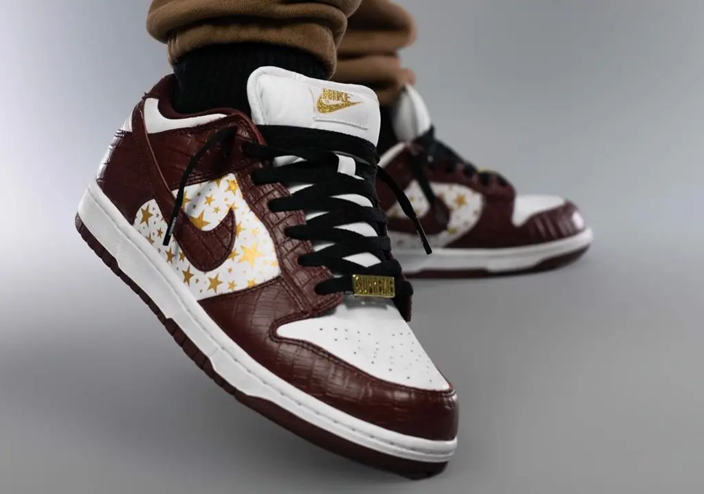 Supreme x Nike SB Dunk Low “Barkroot Brown” Lại thêm một bản collab hoành tráng từ 2 ông lớn làng thời trang