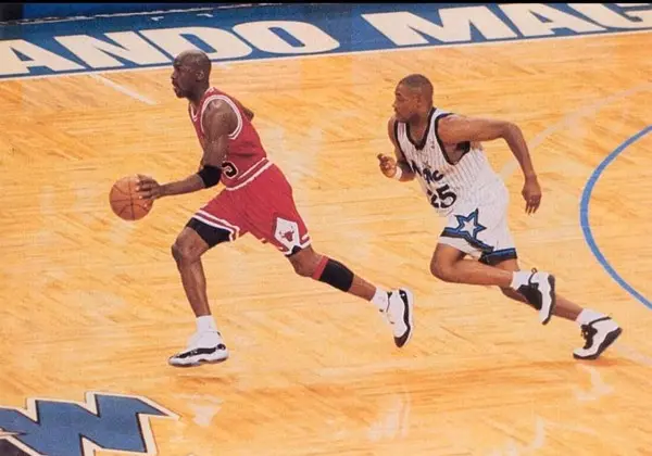 2 đôi giày gắn liền với những kỷ niệm đáng quên của Michael Jordan