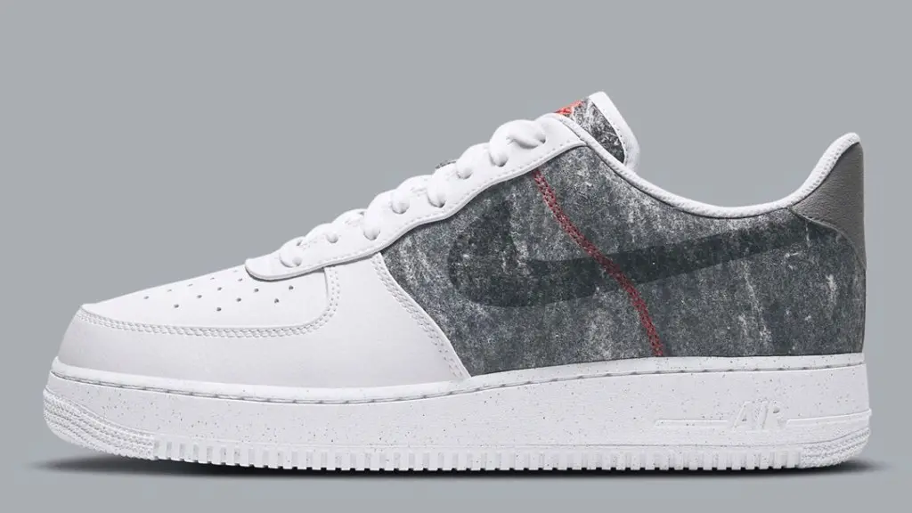 Air Force 1 mang chủ đề tái chế và ô nhiễm lên phối màu “White/Light Smoke Grey” mới