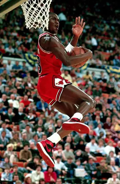 Vì sao Air Jordan 1 OG lại được gọi là Air Jordan 1 “Banned"? Vì sao Air Jordan 1 OG lại được gọi là Air Jordan 1 “Banned"?