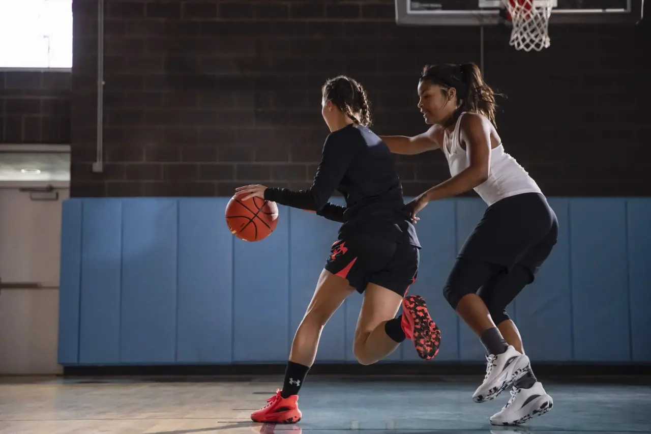 Hinh anh 1: Under Armour HOVR Breakthru - giay bong ro danh cho phai nu