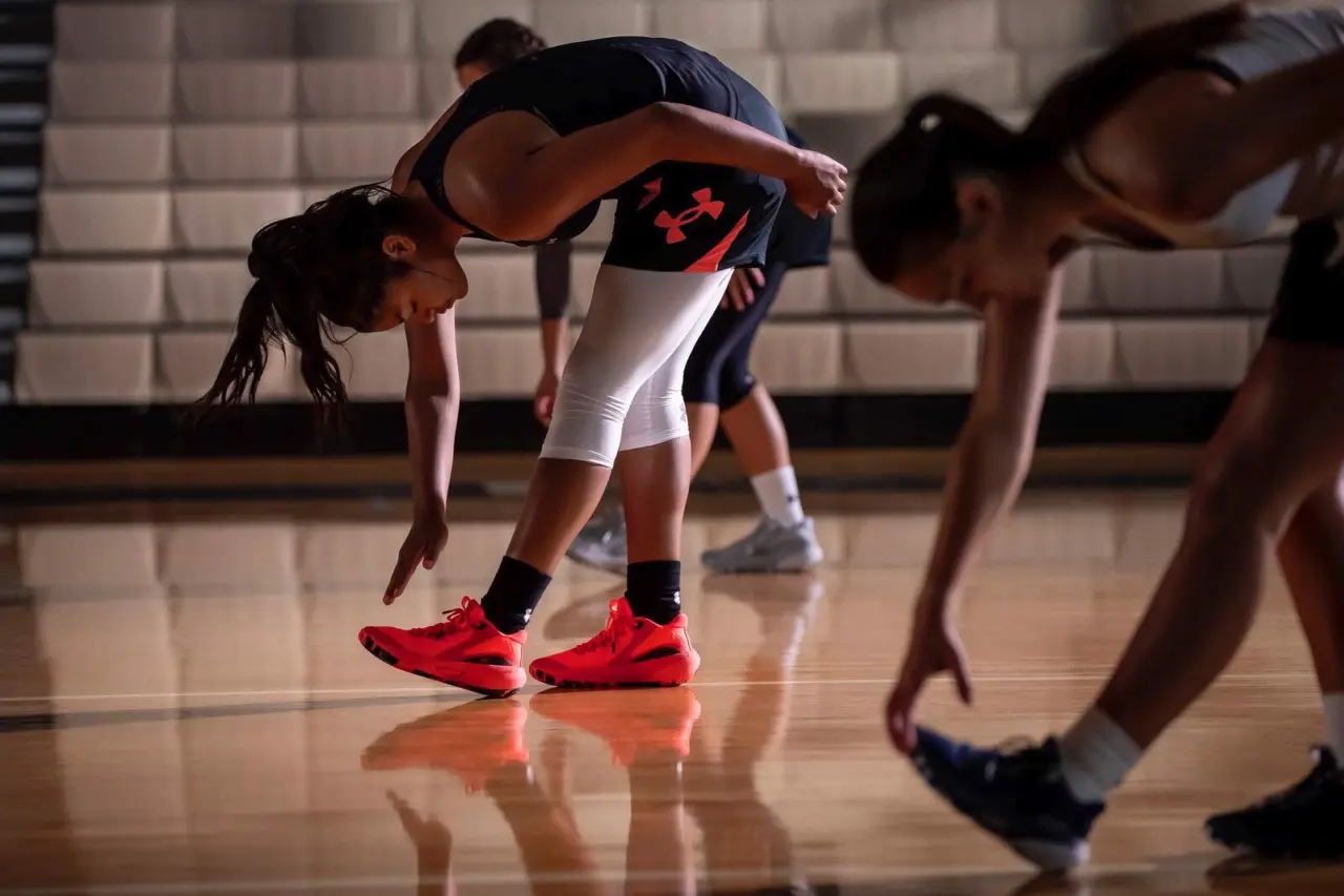 Hinh anh 3: Under Armour HOVR Breakthru - giay bong ro danh cho phai nu