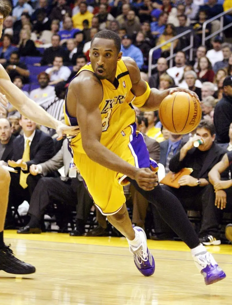 Top những đôi giày đã cùng Kobe Bryant để lại khoảnh khắc tuyệt vời trên sân đấu ( P1)