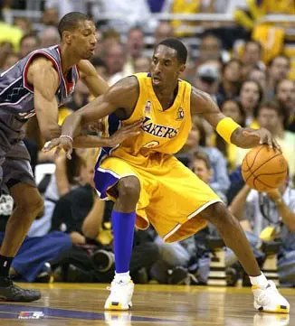 Top những đôi giày đã cùng Kobe Bryant để lại khoảnh khắc tuyệt vời trên sân đấu ( P1)
