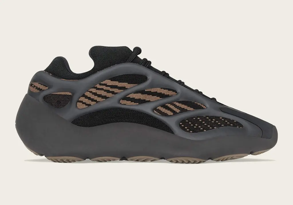Adidas Yeezy 700 V3 “Clay Brown” mang tông màu đen-nâu trầm đẹp lạ