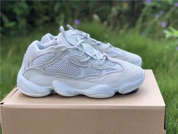 Adidas Yeezy 500 - chunky sneakers với thiết kế xịn xò đẹp đến từng chi tiết