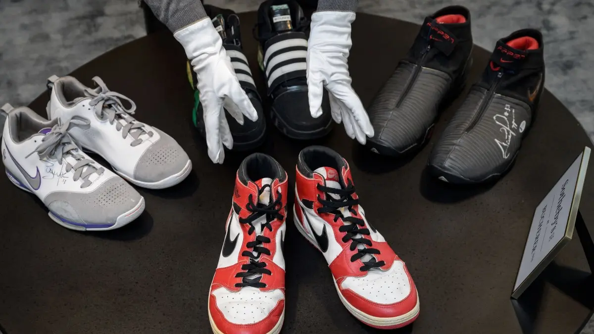 Hinh anh 1: 10 doi sneaker dat nhat duoc ban tai cuoc dau gia 'HEAT' (Phan 2)
