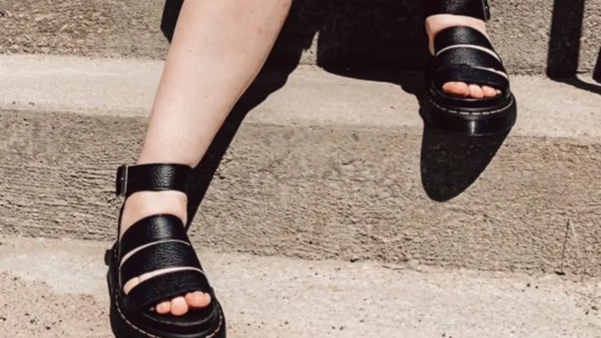 Hinh anh 1: Dr. Martens Sandal: Nhung dieu co ban can biet truoc khi mua
