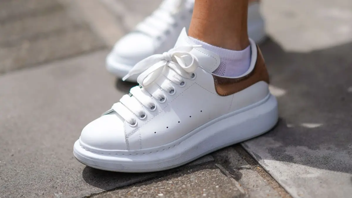 Hinh anh 1: Nhung dieu can biet truoc khi mua giay Alexander McQueen