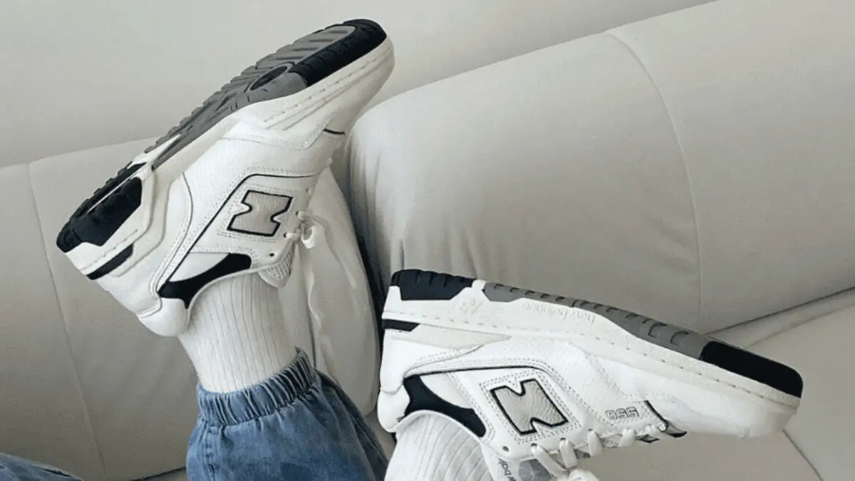 Những đôi sneaker màu trắng không thể thiếu trong mùa hè này