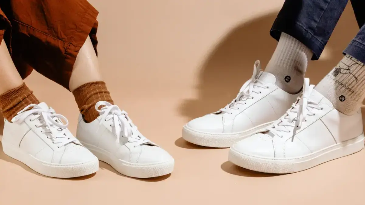Những đôi sneaker màu trắng không thể thiếu trong mùa hè này