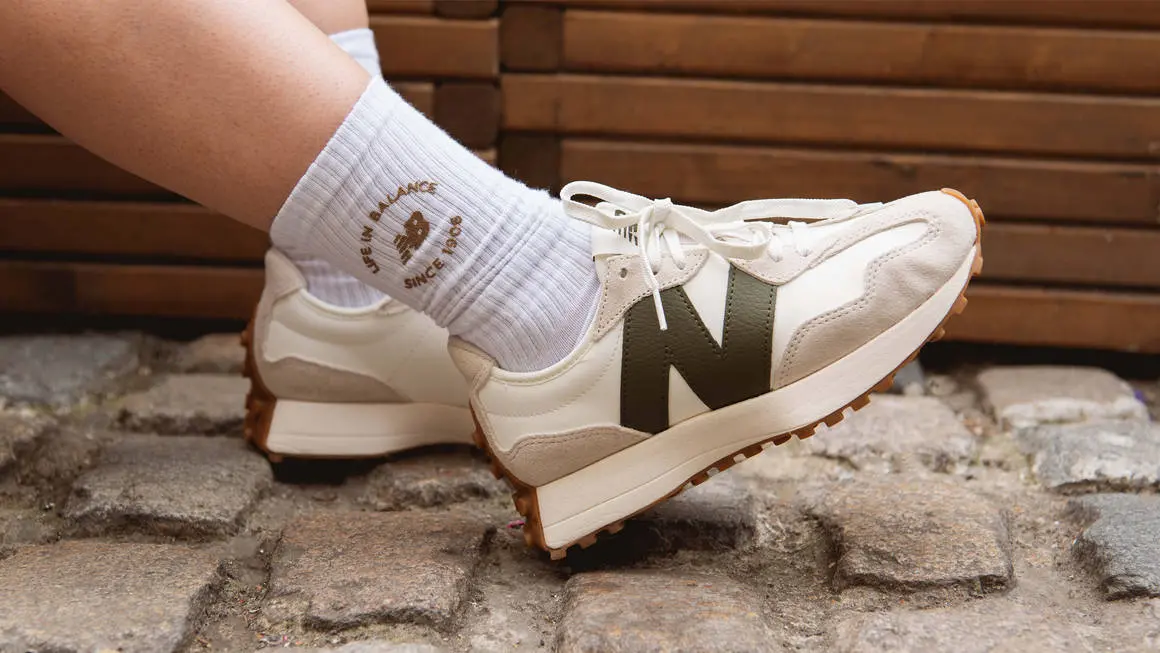 Hinh anh 2: Buoc vao the gioi thoi trang doc dao voi New Balance 327